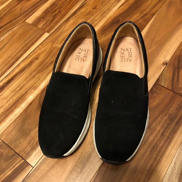 naturalizer slip on tennis shoes